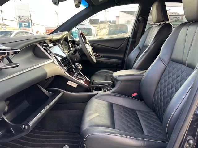 ハリアー プレミアム　アドバンスドパッケージ　ハーフレザーシート／パノラミックビューモニター／前後ドラレコ／フルセグ・Ｂｌｕｅｔｏｏｔｈ／衝突時軽減ブレーキ／シートヒーター／電動リアゲート（16枚目）