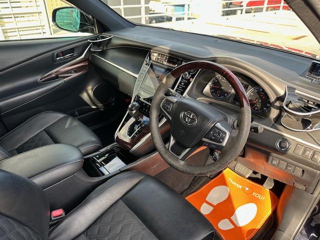 ハリアー プレミアム　アドバンスドパッケージ　ハーフレザーシート／パノラミックビューモニター／前後ドラレコ／フルセグ・Ｂｌｕｅｔｏｏｔｈ／衝突時軽減ブレーキ／シートヒーター／電動リアゲート（19枚目）