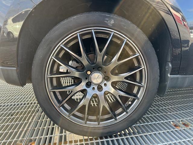 ハリアー プレミアム　アドバンスドパッケージ　ハーフレザーシート／パノラミックビューモニター／前後ドラレコ／フルセグ・Ｂｌｕｅｔｏｏｔｈ／衝突時軽減ブレーキ／シートヒーター／電動リアゲート（32枚目）