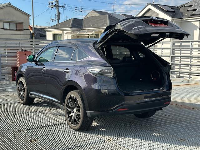 ハリアー プレミアム　アドバンスドパッケージ　ハーフレザーシート／パノラミックビューモニター／前後ドラレコ／フルセグ・Ｂｌｕｅｔｏｏｔｈ／衝突時軽減ブレーキ／シートヒーター／電動リアゲート（40枚目）