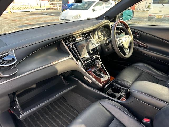 ハリアー プレミアム　アドバンスドパッケージ　ハーフレザーシート／パノラミックビューモニター／前後ドラレコ／フルセグ・Ｂｌｕｅｔｏｏｔｈ／衝突時軽減ブレーキ／シートヒーター／電動リアゲート（59枚目）