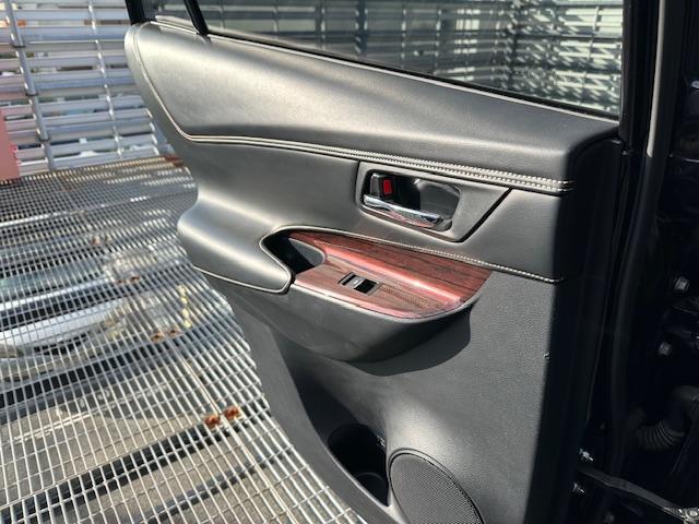 ハリアー プレミアム　アドバンスドパッケージ　ハーフレザーシート／パノラミックビューモニター／前後ドラレコ／フルセグ・Ｂｌｕｅｔｏｏｔｈ／衝突時軽減ブレーキ／シートヒーター／電動リアゲート（64枚目）