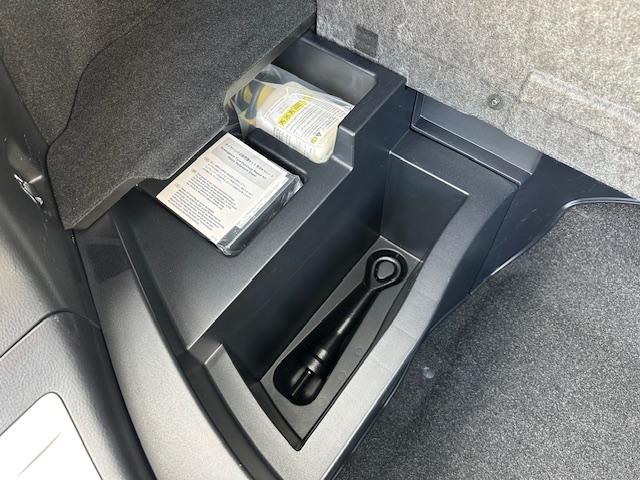 ハリアー プレミアム　アドバンスドパッケージ　ハーフレザーシート／パノラミックビューモニター／前後ドラレコ／フルセグ・Ｂｌｕｅｔｏｏｔｈ／衝突時軽減ブレーキ／シートヒーター／電動リアゲート（69枚目）