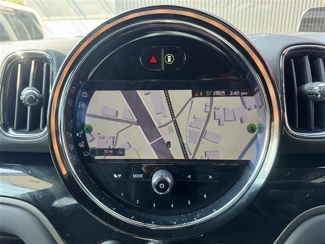 ＭＩＮＩ クーパーＤ　クロスオーバー　オール４・トリム　クーパー　ＳＤ　オール４　４ＷＤ　純正ナビ　ＡＭ　ＦＭ　ＢＴ　バックカメラ　アダプティブクルーズコントロール　Ｄ／Ｎ席シートヒーター　パワーバックドア　衝突軽減ブレーキ　純正１９インチアルミホイール（6枚目）