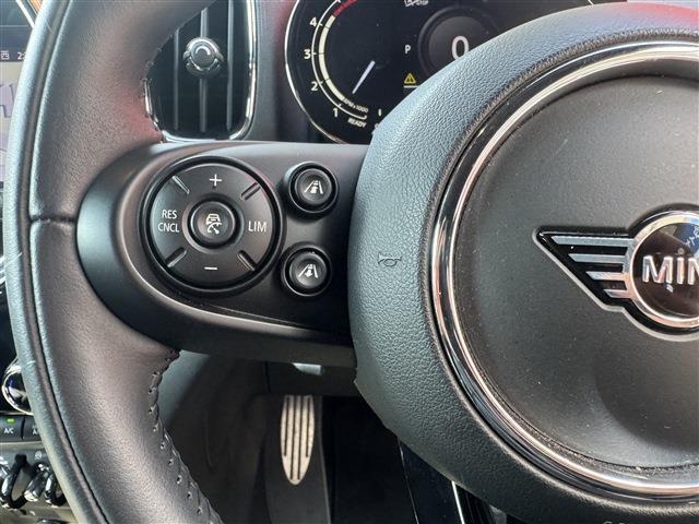 ＭＩＮＩ クーパーＤ　クロスオーバー　オール４・トリム　クーパー　ＳＤ　オール４　４ＷＤ　純正ナビ　ＡＭ　ＦＭ　ＢＴ　バックカメラ　アダプティブクルーズコントロール　Ｄ／Ｎ席シートヒーター　パワーバックドア　衝突軽減ブレーキ　純正１９インチアルミホイール（13枚目）