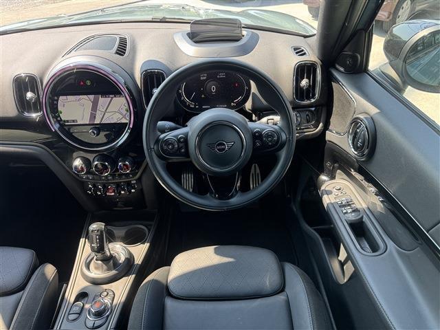 ＭＩＮＩ クーパーＤ　クロスオーバー　オール４・トリム　クーパー　ＳＤ　オール４　４ＷＤ　純正ナビ　ＡＭ　ＦＭ　ＢＴ　バックカメラ　アダプティブクルーズコントロール　Ｄ／Ｎ席シートヒーター　パワーバックドア　衝突軽減ブレーキ　純正１９インチアルミホイール（25枚目）