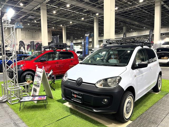 アップ! ハイ アップ! 2025年大阪モーターショー出展デモカー パノラマサンルーフ IMPLUSリフトアップスプリング 新品各パーツ(クリムゾンDEANアルミホイール TOYOホワイトリボンタイヤ THULEルーフバスケット) 前後バンパーカスタムペイント 禁煙車(13枚目)