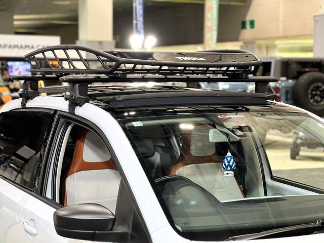 アップ! ハイ アップ! 2025年大阪モーターショー出展デモカー パノラマサンルーフ IMPLUSリフトアップスプリング 新品各パーツ(クリムゾンDEANアルミホイール TOYOホワイトリボンタイヤ THULEルーフバスケット) 前後バンパーカスタムペイント 禁煙車(70枚目)