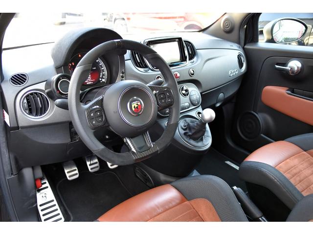 アバルト595 コンペティツィオーネ 左ハンドル 70周年記念車 左ハンドル 70th記念車 下取り車両 ワンオーナー 社外ディスプレイオーディオ コートテクトフロントガラス バックソナー レコードモンツァマフラー フロント&リアフォグランプ ブレンボ(9枚目)