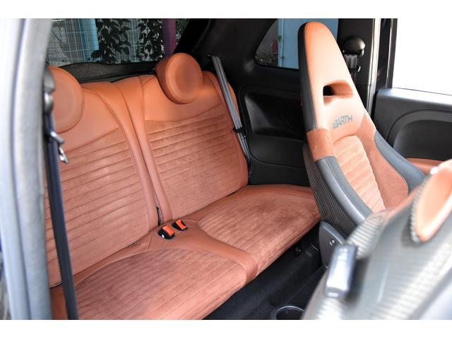 アバルト595 コンペティツィオーネ 左ハンドル 70周年記念車 左ハンドル 70th記念車 下取り車両 ワンオーナー 社外ディスプレイオーディオ コートテクトフロントガラス バックソナー レコードモンツァマフラー フロント&リアフォグランプ ブレンボ(11枚目)