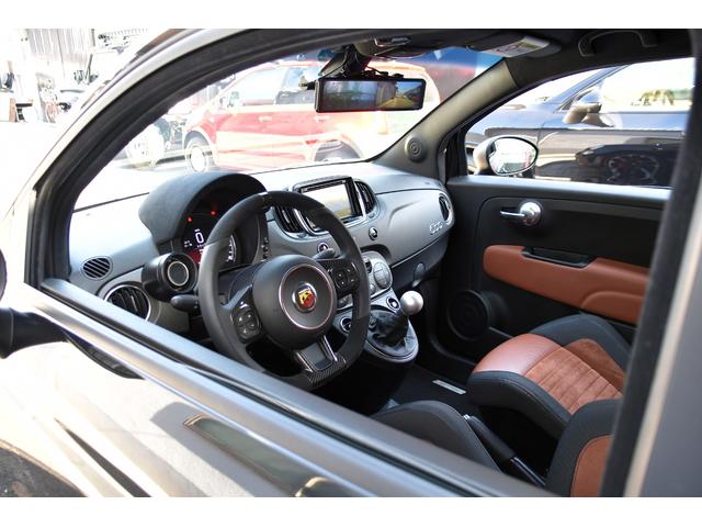 アバルト595 コンペティツィオーネ 左ハンドル 70周年記念車 左ハンドル 70th記念車 下取り車両 ワンオーナー 社外ディスプレイオーディオ コートテクトフロントガラス バックソナー レコードモンツァマフラー フロント&リアフォグランプ ブレンボ(12枚目)