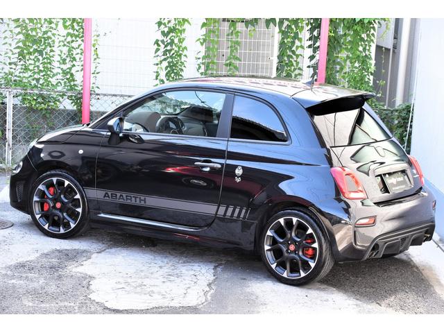 アバルト595 コンペティツィオーネ 左ハンドル 70周年記念車 左ハンドル 70th記念車 下取り車両 ワンオーナー 社外ディスプレイオーディオ コートテクトフロントガラス バックソナー レコードモンツァマフラー フロント&リアフォグランプ ブレンボ(16枚目)