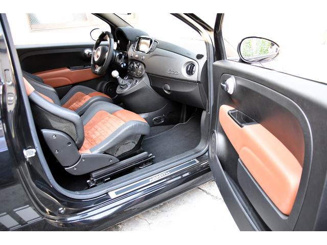 アバルト595 コンペティツィオーネ 左ハンドル 70周年記念車 左ハンドル 70th記念車 下取り車両 ワンオーナー 社外ディスプレイオーディオ コートテクトフロントガラス バックソナー レコードモンツァマフラー フロント&リアフォグランプ ブレンボ(26枚目)