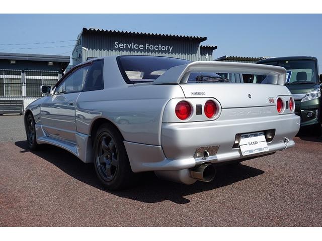 ＧＴ－Ｒ　ターボタイマー　ＧＲｅｄｄｙブースト・水温・油温・油圧メーター　ＨＫＳマフラー　ＨＫＳ車高調　ストラットタワーバー　トランクブレースバー　クイックボス　レカロシート　オートＡＣ　ＣＤ　ＡＵＸ(5枚目)