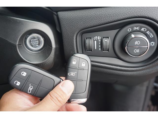 ジープ・レネゲード リミテッド　スマキー　前後ドラレコ　バックカメラ　アダプティブクルーズコントロール　運転席パワーシート　ＥＴＣ２．０　オートエアコン　シートヒーター　ハンドルヒーター　Ｂｌｕｅｔｏｏｔｈ　ＵＳＢ　ＡＵＸ（17枚目）
