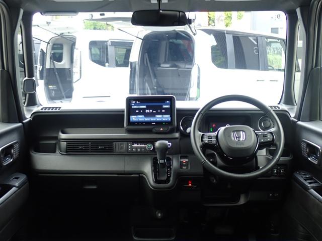 Ｎ－ＢＯＸカスタム ターボ　純正８型ディスプレイオーディオ　Ｂｌｕｅｔｏｏｔｈオーディオ　カープレイ対応　バックモニター　ホンダセンシング　ＡＣＣ　レーンキープ　両側パワースライドドア　クリアランスソナー　ＥＴＣ（2枚目）