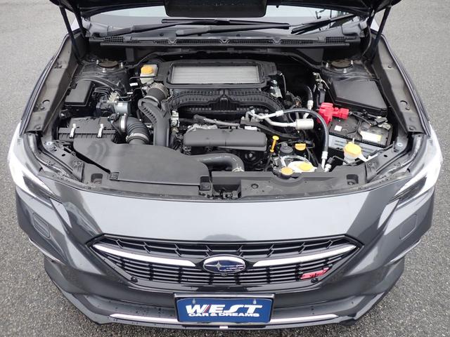 普段見ないエンジンルームも綺麗にしています！お客様に気持ちよくご覧頂くためにエンジンルームに限らず車内もしっかりとクリーニング済みです！