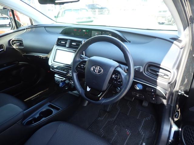 プリウス ＳセーフティプラスＩＩ　純正７型ナビ　全方位モニター　ＣＤ録音　ＤＶＤ　フルセグ　Ｂｌｕｅｔｏｏｔｈオーディオ　ビルドインＥＴＣ　社外フルエアロ　トヨタセーフティセンス　ブラインドスポットモニター（6枚目）