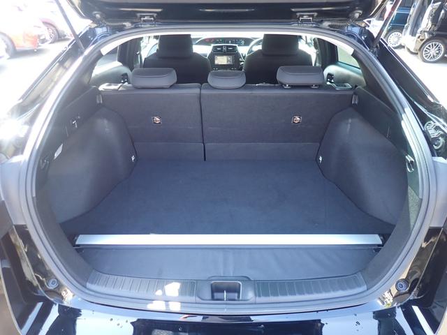 プリウス ＳセーフティプラスＩＩ　純正７型ナビ　全方位モニター　ＣＤ録音　ＤＶＤ　フルセグ　Ｂｌｕｅｔｏｏｔｈオーディオ　ビルドインＥＴＣ　社外フルエアロ　トヨタセーフティセンス　ブラインドスポットモニター（9枚目）