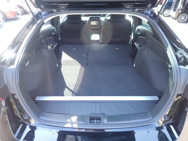 プリウス ＳセーフティプラスＩＩ　純正７型ナビ　全方位モニター　ＣＤ録音　ＤＶＤ　フルセグ　Ｂｌｕｅｔｏｏｔｈオーディオ　ビルドインＥＴＣ　社外フルエアロ　トヨタセーフティセンス　ブラインドスポットモニター（10枚目）