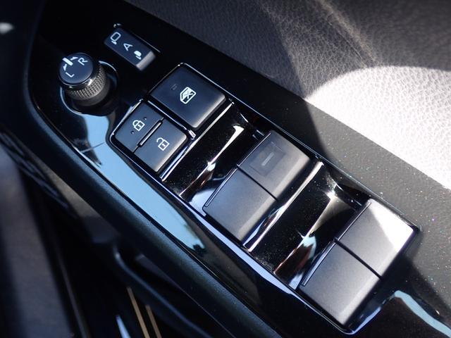 プリウス ＳセーフティプラスＩＩ　純正７型ナビ　全方位モニター　ＣＤ録音　ＤＶＤ　フルセグ　Ｂｌｕｅｔｏｏｔｈオーディオ　ビルドインＥＴＣ　社外フルエアロ　トヨタセーフティセンス　ブラインドスポットモニター（19枚目）