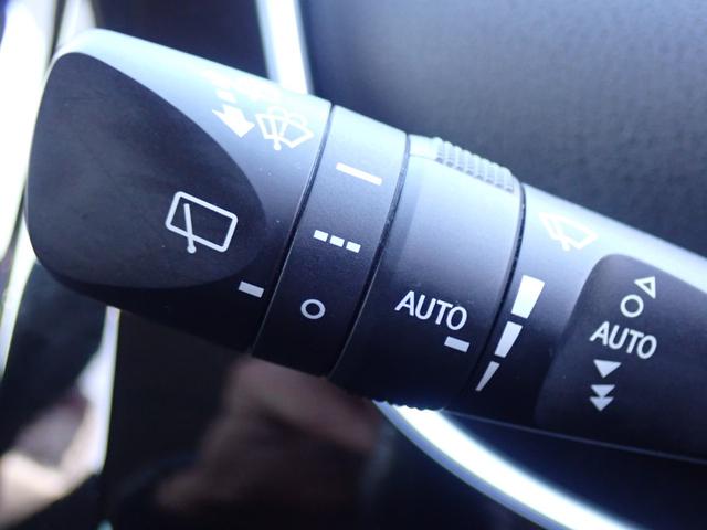 プリウス ＳセーフティプラスＩＩ　純正７型ナビ　全方位モニター　ＣＤ録音　ＤＶＤ　フルセグ　Ｂｌｕｅｔｏｏｔｈオーディオ　ビルドインＥＴＣ　社外フルエアロ　トヨタセーフティセンス　ブラインドスポットモニター（25枚目）