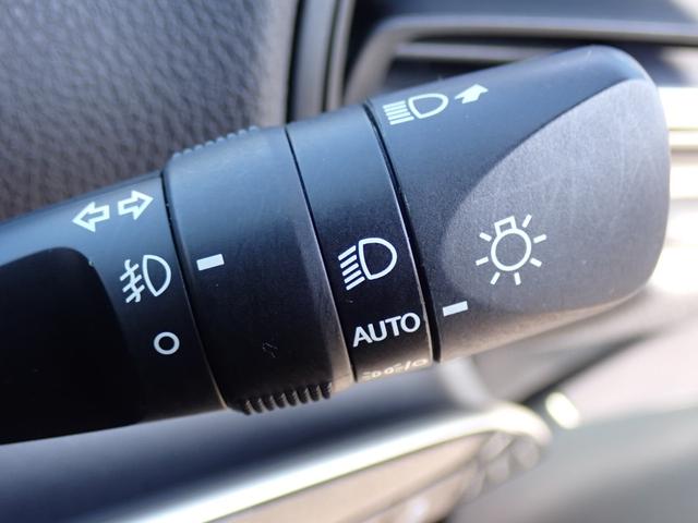 プリウス ＳセーフティプラスＩＩ　純正７型ナビ　全方位モニター　ＣＤ録音　ＤＶＤ　フルセグ　Ｂｌｕｅｔｏｏｔｈオーディオ　ビルドインＥＴＣ　社外フルエアロ　トヨタセーフティセンス　ブラインドスポットモニター（26枚目）