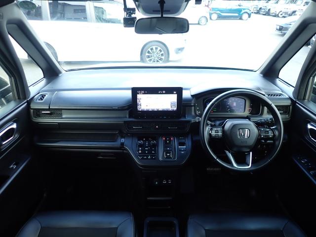 ステップワゴン ｅ：ＨＥＶスパーダ　純正９型ナビ　純正１０型フリップダウンモニター　フルセグ　ＣＤ録音　ＤＶＤ　Ｂｌｕｅｔｏｏｔｈオーディオ　バックカメラ　ビルドインＥＴＣ　両側パワースライドドア　ホンダセンシング（2枚目）