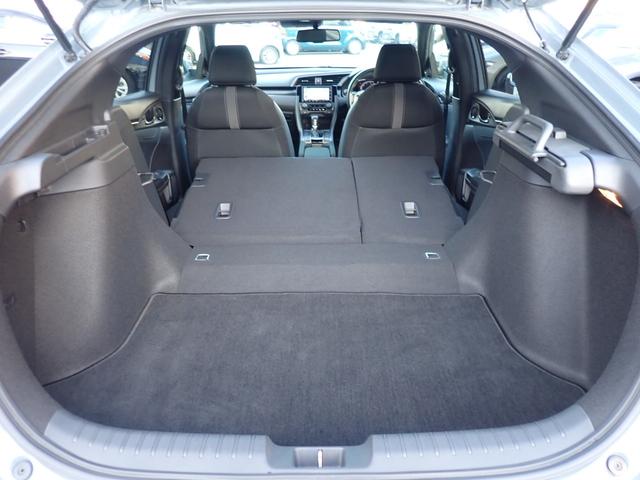 シビック ハッチバック　純正７型ナビ　ＣＤ　Ｂｌｕｅｔｏｏｔｈオーディオ　バックカメラ　ビルドイン２．０ＥＴＣ　純正フルエアロ　前席シートヒーター　前席パワーシート　ハーフレザーシート　リアスポイラー　ホンダセンシング（13枚目）