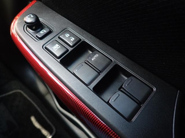 お車で来店の場合、第二神明名谷インターを降りてすぐの信号を左折して　「名谷」　交差点を右折後道なりに５分〜１０分程で右手に当店が有ります。