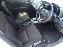 フロアマットやバイザーを新品に交換してご納車する前に交換する事も出来ます！この２つの交換で気分は新車です！フロアマットとバイザーセット　１９，８００円〜 6