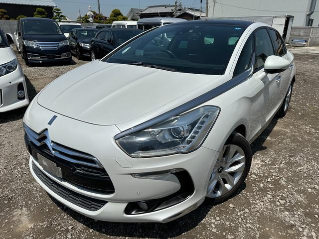 ＤＳ５ シック　スマートキー　プッシュスタート　ＨＩＤライト　ＥＴＣ　バックカメラ　革シート　パワーシート　ムーンルーフ　ポータブルナビ　クルーズコントロール（5枚目）