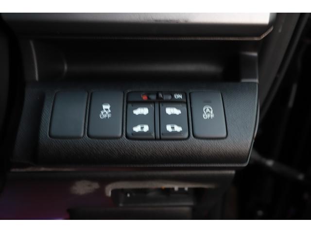 ステップワゴンスパーダ Ｚ　クールスピリット　両側パワスラ　キーレス　純正ナビ　地デジＴＶ　バックカメラ　ＥＴＣ　クルーズコントロール　純正１７インチＡＷ（42枚目）