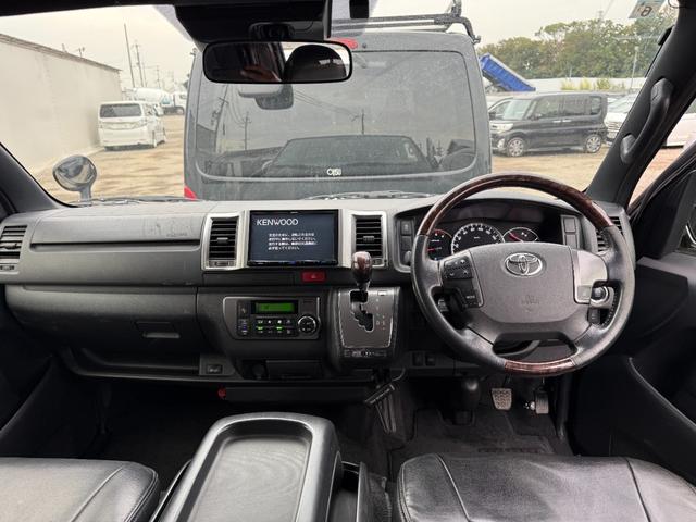 ハイエースバン スーパーＧＬ　５０ＴＨ　アニバーサリーリミテッド　ディーゼル　１２ヶ月保証付　両側パワスラ　スマートキー　プッシュスタート　ＥＴＣ　メモリーナビ　地デジＴＶ　バックカメラ　純正１６インチＡＷ（6枚目）