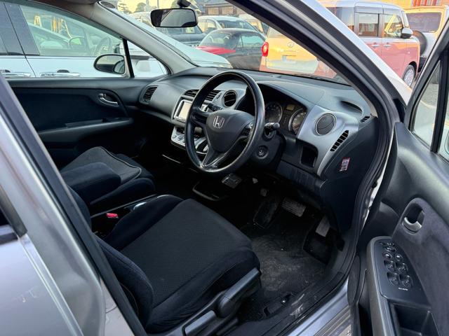 ストリーム Ｇ　スタイリッシュパッケージ　キーレス　ＥＴＣ　純正ナビ　ワンセグＴＶ　バックカメラ　社外１５インチＡＷ（5枚目）