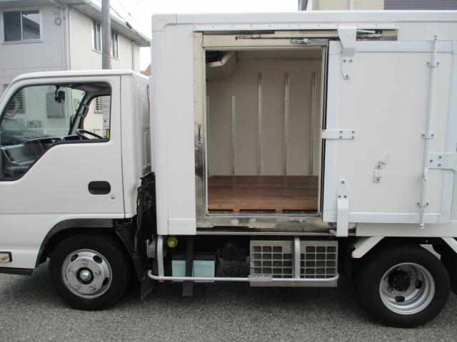 いすゞ 　冷蔵冷凍車（15枚目）