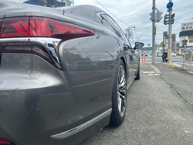 LS LS500h Iパッケージ 禁煙車 サンルーフ 全周囲カメラ コーナーセンサー エアサスコントローラー 純正ナビ Bluetooth 純正20インチOPホイール 前後ドライブレコーダー ETC 黒革 シートヒーター シートクーラ(16枚目)