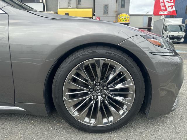 LS LS500h Iパッケージ 禁煙車 サンルーフ 全周囲カメラ コーナーセンサー エアサスコントローラー 純正ナビ Bluetooth 純正20インチOPホイール 前後ドライブレコーダー ETC 黒革 シートヒーター シートクーラ(21枚目)