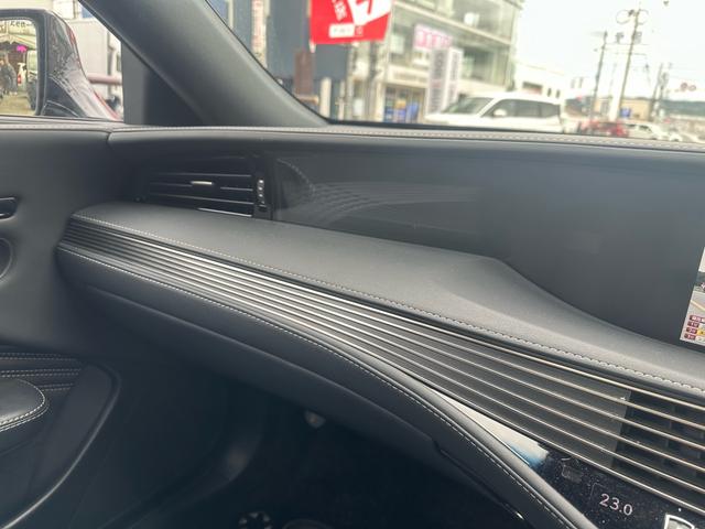 LS LS500h Iパッケージ 禁煙車 サンルーフ 全周囲カメラ コーナーセンサー エアサスコントローラー 純正ナビ Bluetooth 純正20インチOPホイール 前後ドライブレコーダー ETC 黒革 シートヒーター シートクーラ(43枚目)