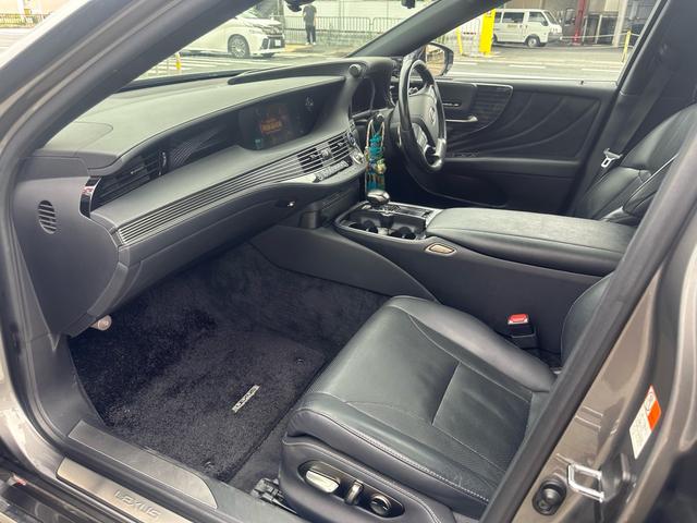 LS LS500h Iパッケージ 禁煙車 サンルーフ 全周囲カメラ コーナーセンサー エアサスコントローラー 純正ナビ Bluetooth 純正20インチOPホイール 前後ドライブレコーダー ETC 黒革 シートヒーター シートクーラ(47枚目)