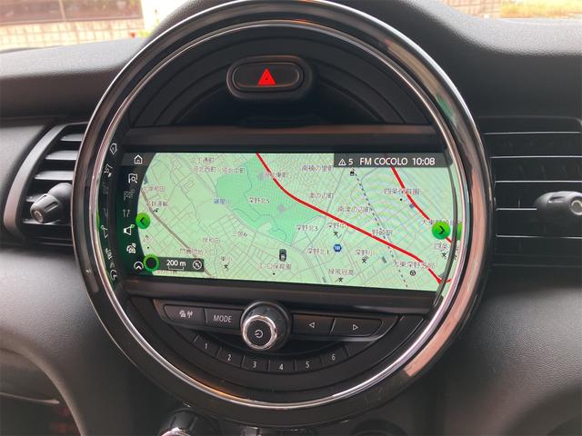 ＭＩＮＩ ヴィクトリア　保証付　ユニオンジャックテールランプ　ＬＥＤヘッドライト＆デイライト　７速ＤＣＴ　純正ナビ　Ｂｌｕｅｔｏｏｔｈ　ＥＴＣ　アームレスト　スマートキー×２（22枚目）