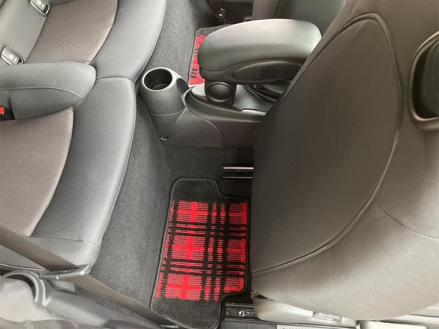 ＭＩＮＩ ヴィクトリア　保証付　ユニオンジャックテールランプ　ＬＥＤヘッドライト＆デイライト　７速ＤＣＴ　純正ナビ　Ｂｌｕｅｔｏｏｔｈ　ＥＴＣ　アームレスト　スマートキー×２（36枚目）