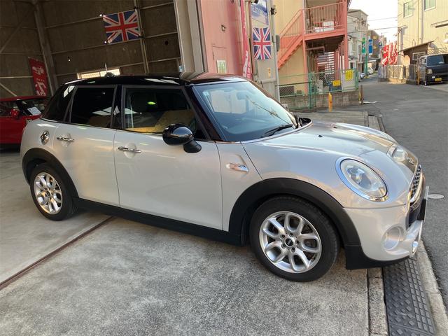 ＭＩＮＩ クーパーＳ　保証付　ワンオーナー　ユニオンジャックテールランプ　ＬＥＤヘッド＆オートライト　ＨＤＤナビ　Ｂｌｕｅｔｏｏｔｈ　ＥＴＣ　アームレスト　スペアキー（12枚目）