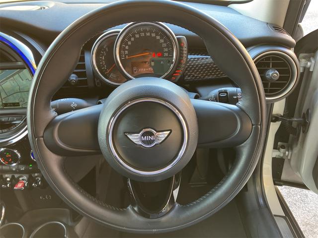 ＭＩＮＩ クーパーＳ　保証付　ワンオーナー　ユニオンジャックテールランプ　ＬＥＤヘッド＆オートライト　ＨＤＤナビ　Ｂｌｕｅｔｏｏｔｈ　ＥＴＣ　アームレスト　スペアキー（16枚目）