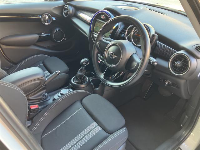 ＭＩＮＩ クーパーＳ　保証付　ワンオーナー　ユニオンジャックテールランプ　ＬＥＤヘッド＆オートライト　ＨＤＤナビ　Ｂｌｕｅｔｏｏｔｈ　ＥＴＣ　アームレスト　スペアキー（17枚目）