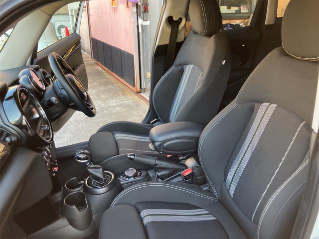 ＭＩＮＩ クーパーＳ　保証付　ワンオーナー　ユニオンジャックテールランプ　ＬＥＤヘッド＆オートライト　ＨＤＤナビ　Ｂｌｕｅｔｏｏｔｈ　ＥＴＣ　アームレスト　スペアキー（20枚目）