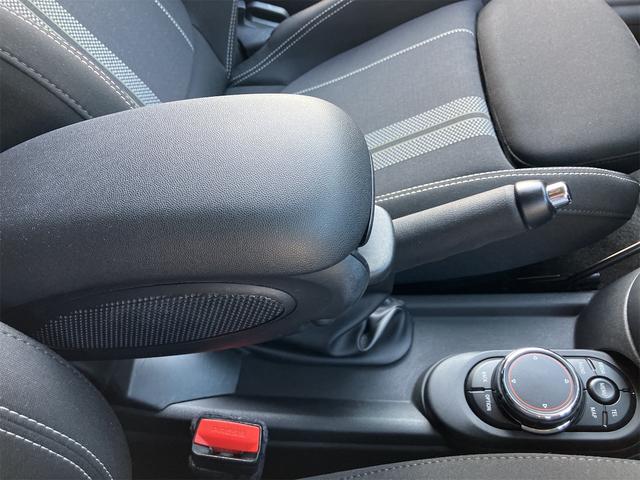 ＭＩＮＩ クーパーＳ　保証付　ワンオーナー　ユニオンジャックテールランプ　ＬＥＤヘッド＆オートライト　ＨＤＤナビ　Ｂｌｕｅｔｏｏｔｈ　ＥＴＣ　アームレスト　スペアキー（28枚目）