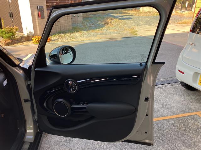 ＭＩＮＩ クーパーＳ　保証付　ワンオーナー　ユニオンジャックテールランプ　ＬＥＤヘッド＆オートライト　ＨＤＤナビ　Ｂｌｕｅｔｏｏｔｈ　ＥＴＣ　アームレスト　スペアキー（41枚目）