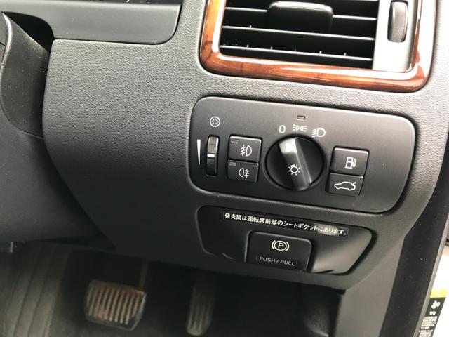 Ｖ７０ ２．５Ｔ　ＬＥ　アルミホイール　ＨＩＤ　パワーシート　革シート　キーレスエントリー　電動格納ミラー　シートヒーター　ＡＴ　盗難防止システム　記録簿　ルーフレール　電動リアゲート　ＡＢＳ　ＣＤ　エアコン　ターボ（8枚目）