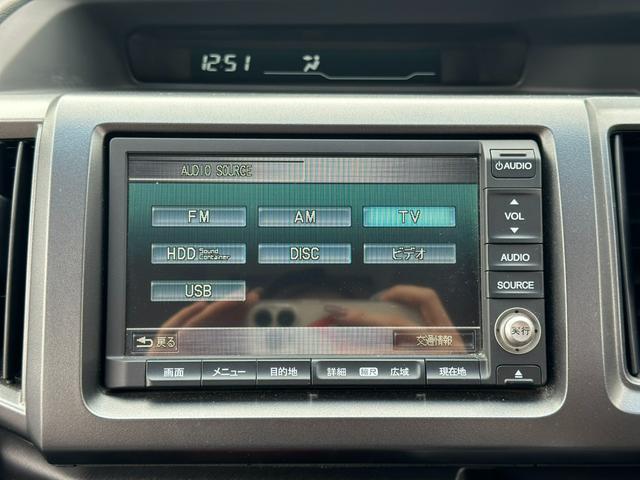 Ｚ　ＨＤＤナビエディション　スパーダＺ／純正ナビ／後席モニター／バックカメラ／オートライト／パドルシフト／両側電動スライドドア／レザー調シートカバー／スマートキー／８人乗り(30枚目)